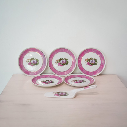 Platos para postre y espatula